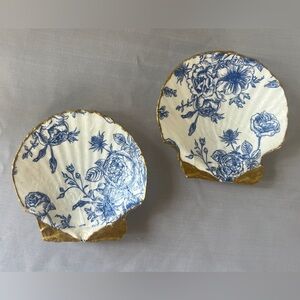 Blue Floral clamshell jewelry dish